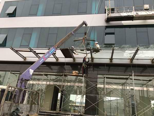 Mái  kính cường lực giá rẻ tại Hà Nội.